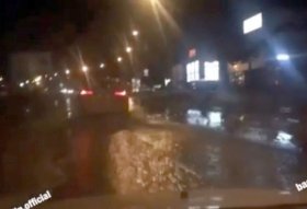 В Уфе прорвало канализацию на улице Пугачева