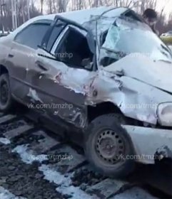 В Туймазинском районе на переезде поезд сбил автомобиль | видео