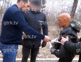 Сергей Квашнин из Октябрьского убивший жену показал, как совершил жестокое преступление | видео
