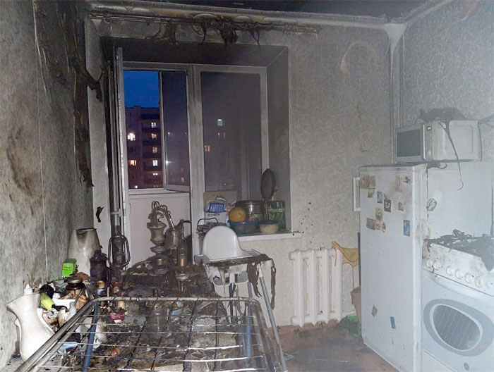Пожар в Уфе: от раскаленного на плите масла, загорелась квартира