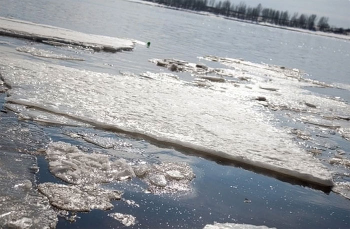 В Туймазинском районе двое рыбаков нарушили режим самоизоляции и «уплыли» на льдине