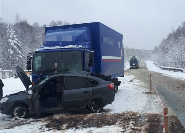 Авария на трассе Уфа-Белорецк: столкнулись грузовик МАЗ «Почты России” и “Лада Гранта”