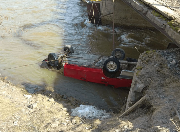 Авария в Белорецком районе: в упавшем с моста в реку автомобиле обнаружили тело мужчины