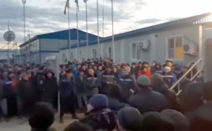 В Якутии вахтовики из Башкирии из-за коронавируса устроили забастовку