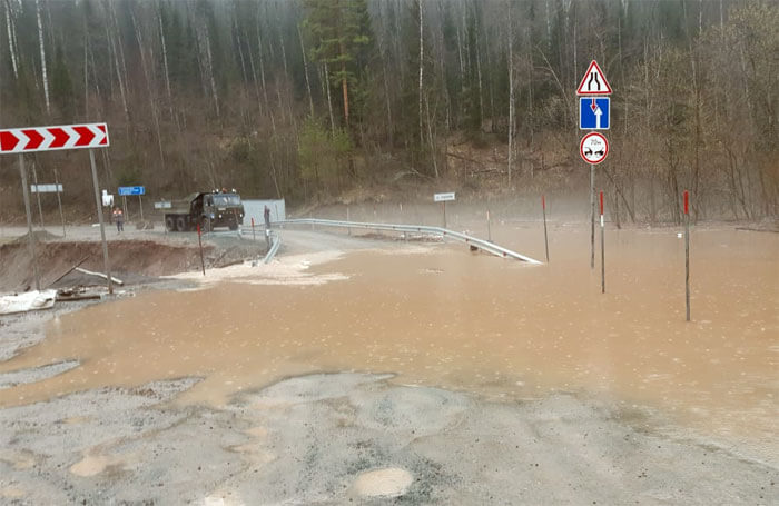 В Белорецком районе из-за паводка перекрыли дорогу