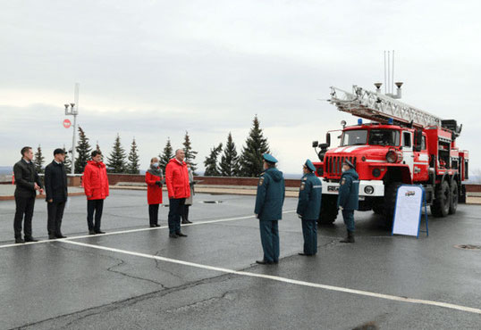 Село в Нефтекамске получило новую пожарную автоцистерну стоимостью 18 млн рублей