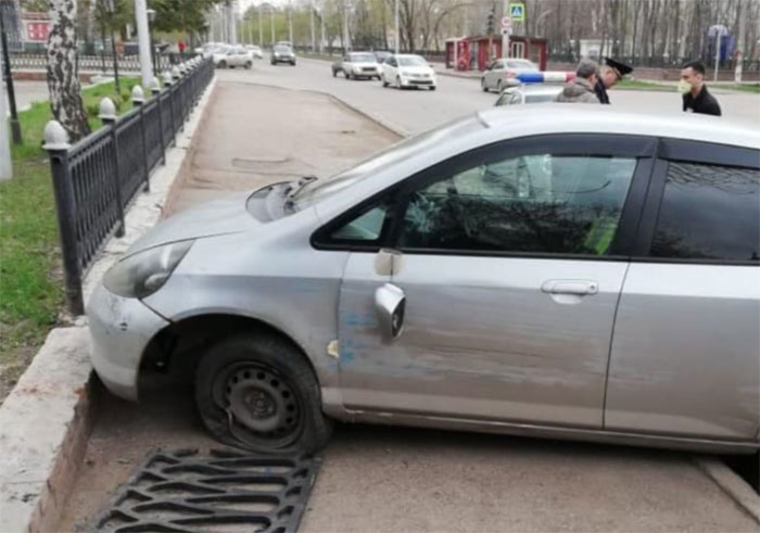 Авария в Стерлитамаке: водитель Honda Fit столкнулся с троллейбусом
