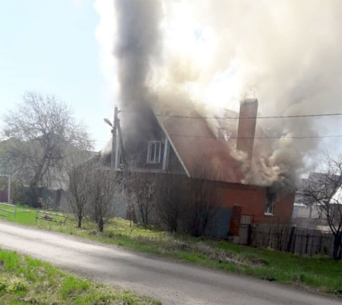 В Уфе во время тушения пожара перелом ноги и ожоги получил сотрудник МЧС | видео