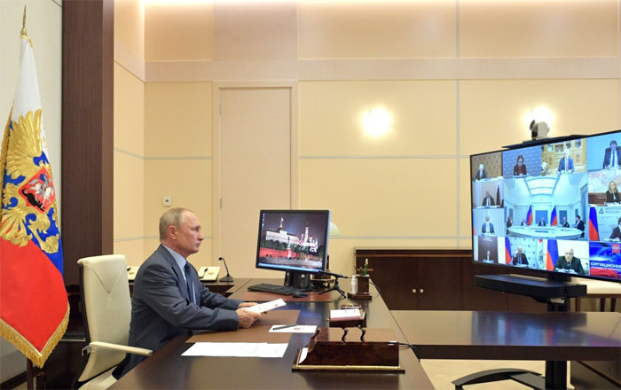 Владимир Путин в прямом эфире обсудит сроки снятия ограничений по COVID-19