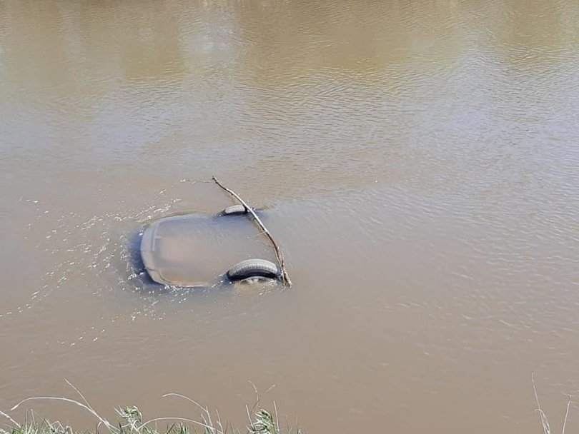 В Туймазинском районе в реке Усень обнаружили автомобиль с двумя трупами в салоне