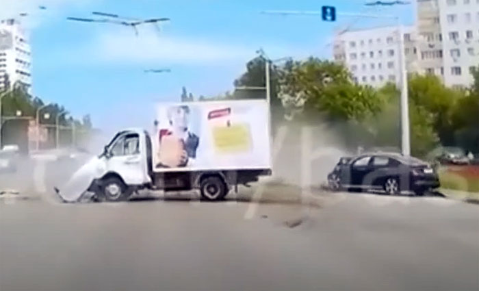 Авария в Уфе: видео жесткого столкновения "Газели" и "Kia"