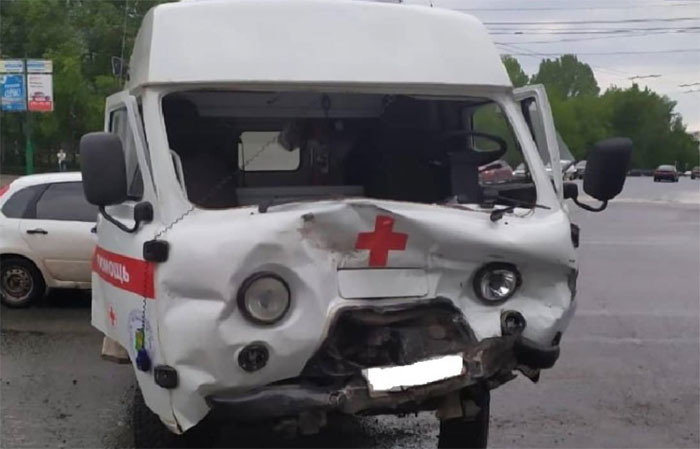 Стали известны подробности аварии с участием машины скорой помощи в Уфе