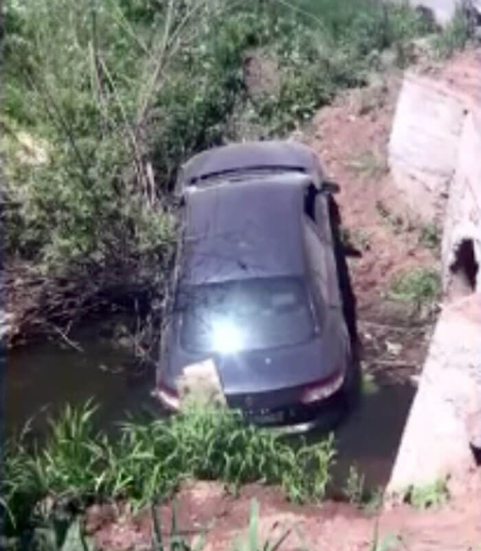 Авария под Уфой: автомобиль после столкновения вылетел с дороги в реку