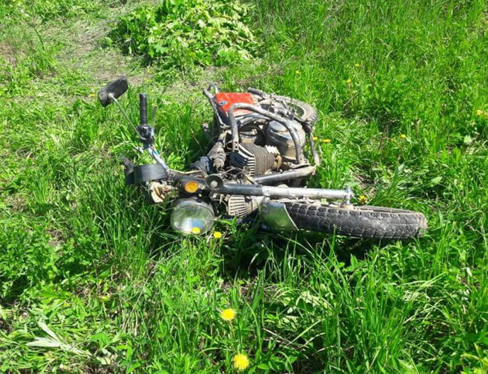 Авария в Благовещенском районе: мотоциклист с пассажиркой опрокинулись в кювет