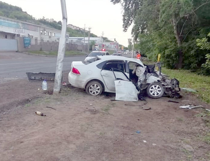 Авария в Уфе: пьяный водитель с четырьмя пассажирами въехал в электроопору
