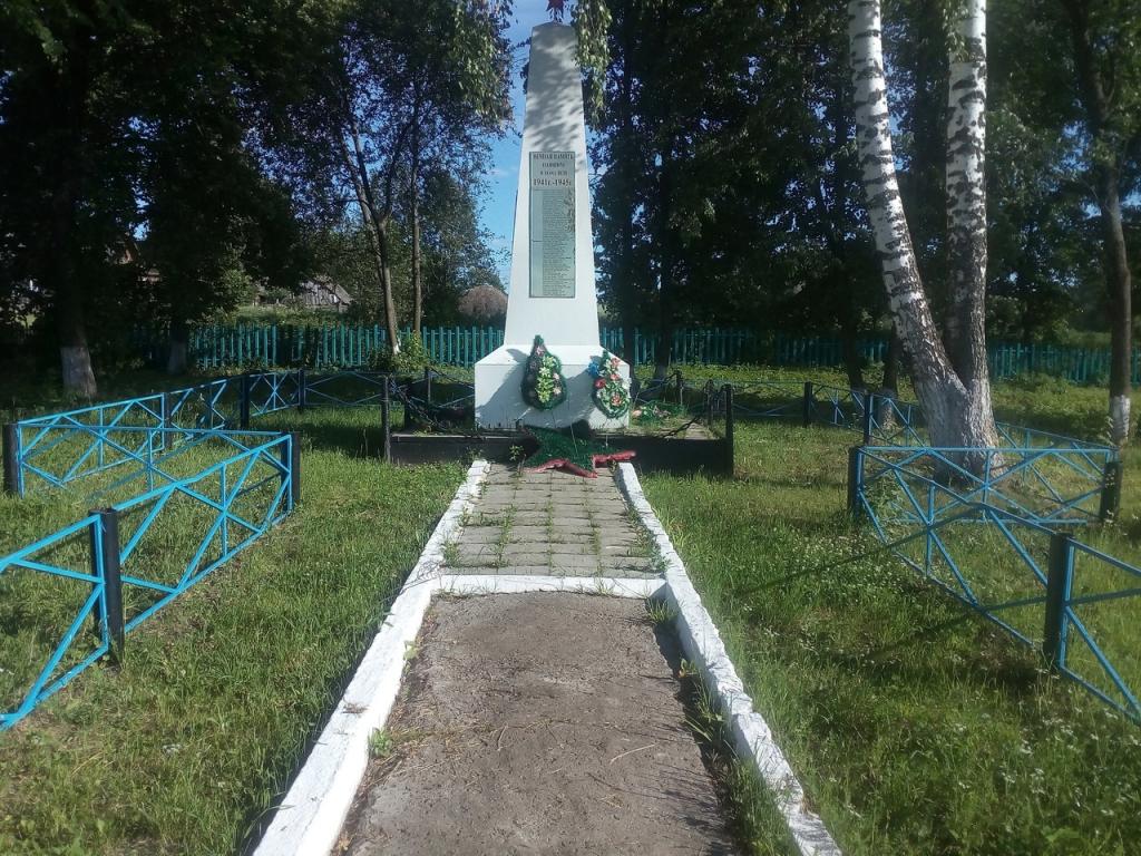 В Янаульском районе вандалы похитили с памятника погибшим в ВОВ два флага