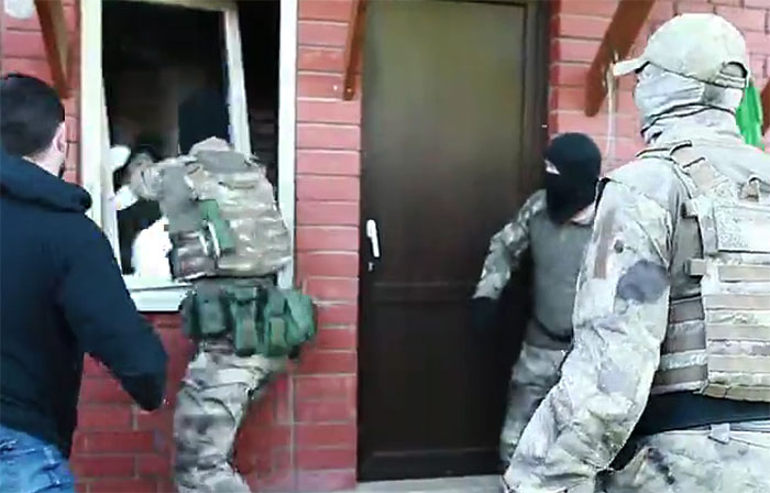 В Октябрьском полицейские обезвредили вооруженную организованную группу | видео