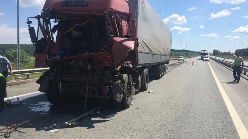 Авария в Аургазинском районе Башкирии: в столкновении двух грузовиков погиб водитель