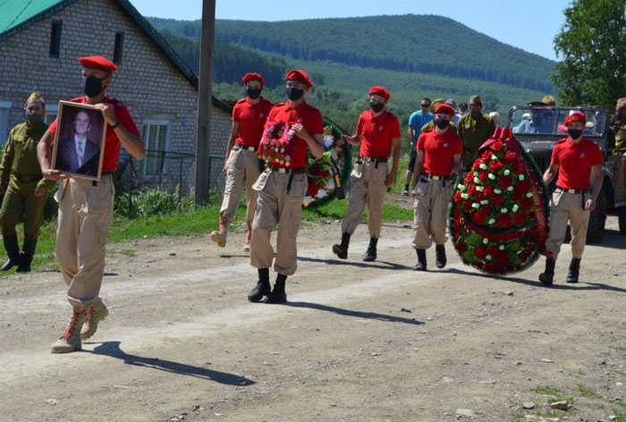 В Кигинском районе прошли похороны ветерана Ивана Несмеянова, зверски убитого грабителями