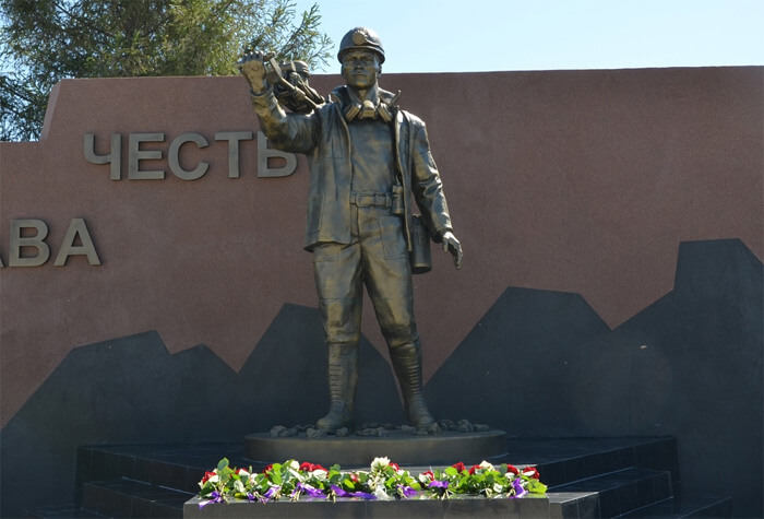 В Хайбуллинском районе Башкирии открыли памятник «Горняку»