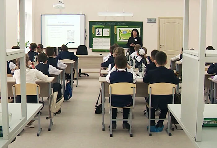 В школах России до 2021 года запретили массовые мероприятия