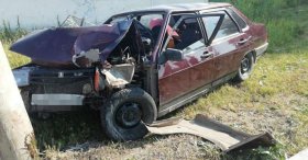 Авария в Белорецком районе: водитель «ВАЗ-21099» вылетел с дороги и врезался в электростолб