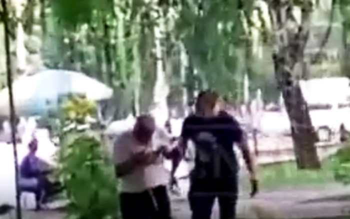 В Стерлитамаке мужчина избил старика, который случайно толкнул его сына
