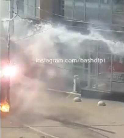 В Уфе, недалеко от УГНТУ, загорелся ресторан быстрого питания | видео