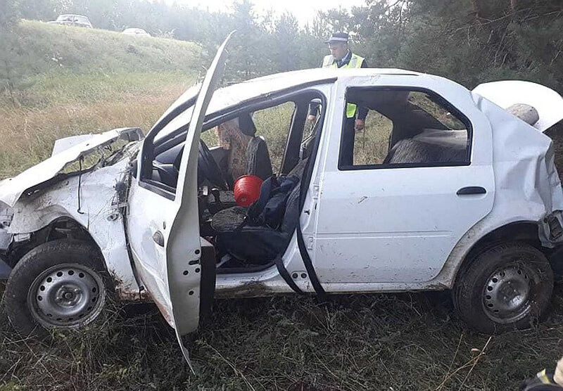 Авария в Шаранском районе: женщина за рулем Рено Логан вылетела в кювет, пострадал ребенок