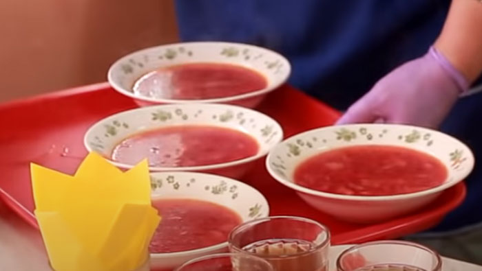 В Башкирии, с началом нынешнего учебного года, учеников начальных классов начнут кормить бесплатно горячими обедами