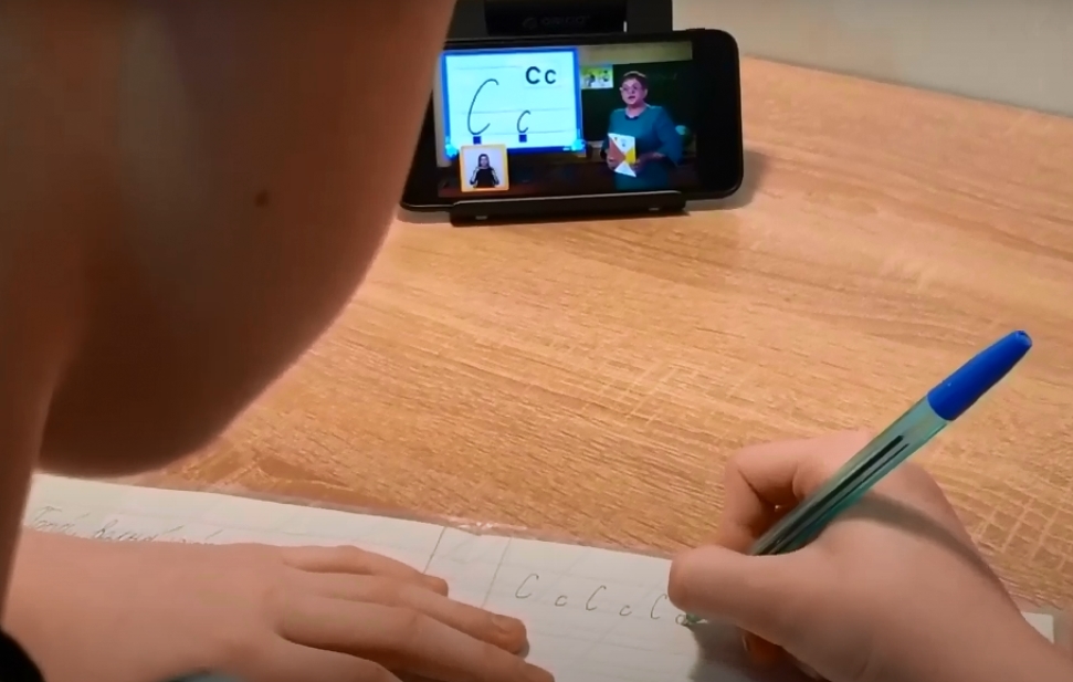 Роспотребнадзор рекомендует школам быть готовыми к дистанционному обучению | видео