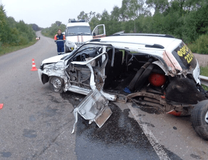 Авария в Кумертау: от столкновения Toyota Previa и Lada Kalina погиб пассажир
