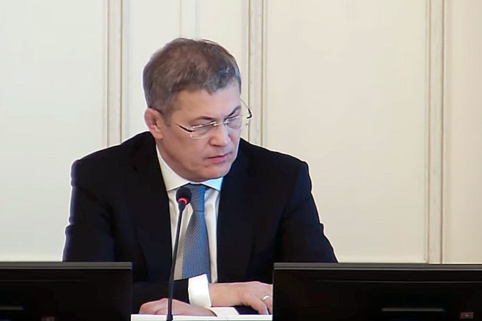 Хабиров разнес чиновника за внешний вид во время оперативного совещания