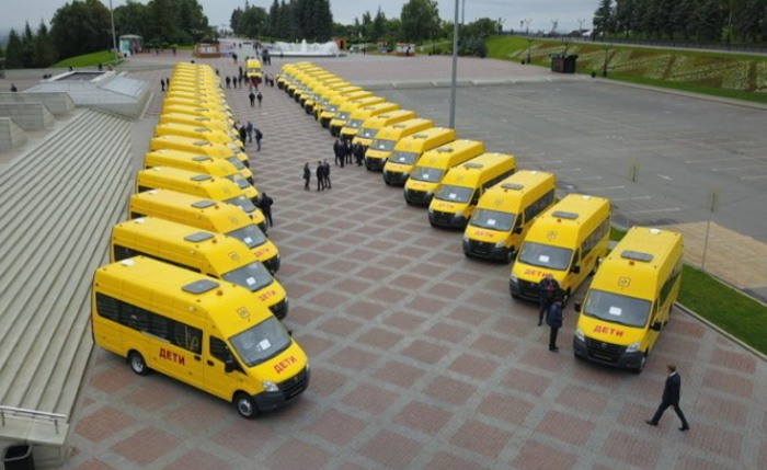 В Башкирии новые автобусы получили 38 школ