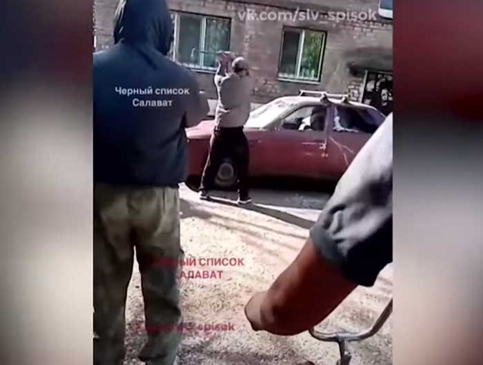 В Салавате мужчина с гвоздодером напал на машину | видео