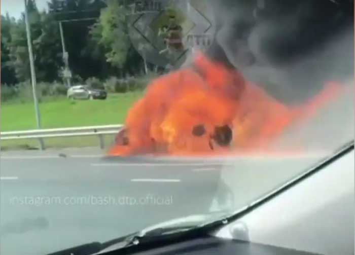 В Башкирии на трассе Уфа-Стерлитамак загорелась иномарка | видео