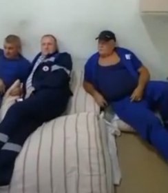В Благовещенске водители скорой помощи вынуждены отдыхать прямо на полу | видео