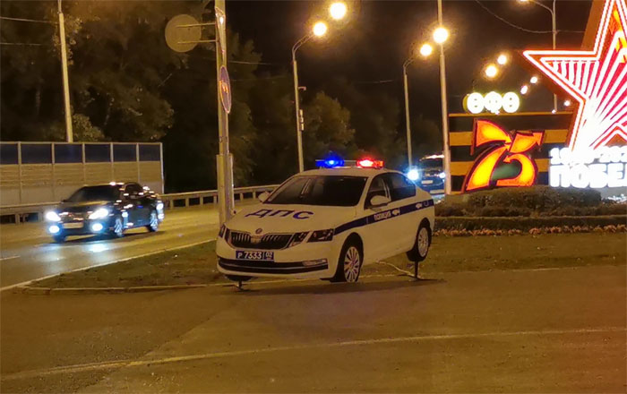 В Уфе на аварийно-опасном участке дороги установили муляж патрульного автомобиля