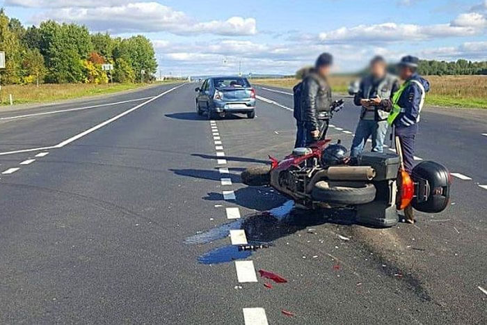 Авария в Иглинском районе: байкер на BMW столкнулся с попутной иномаркой