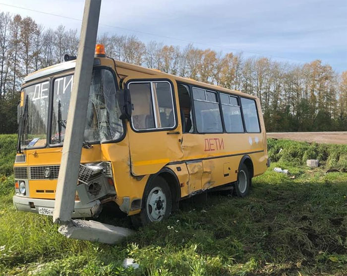 Авария в Кушнаренковском районе: столкнулись грузовая фура и школьный автобус с детьми