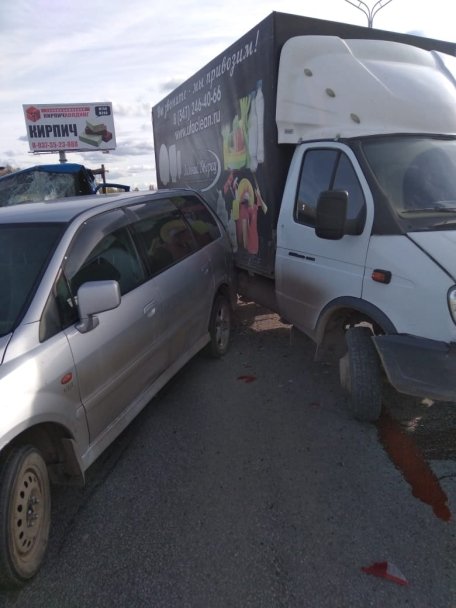 Массовая авария в Уфе: «Газель» на полной скорости влетела в два автомобиля | видео