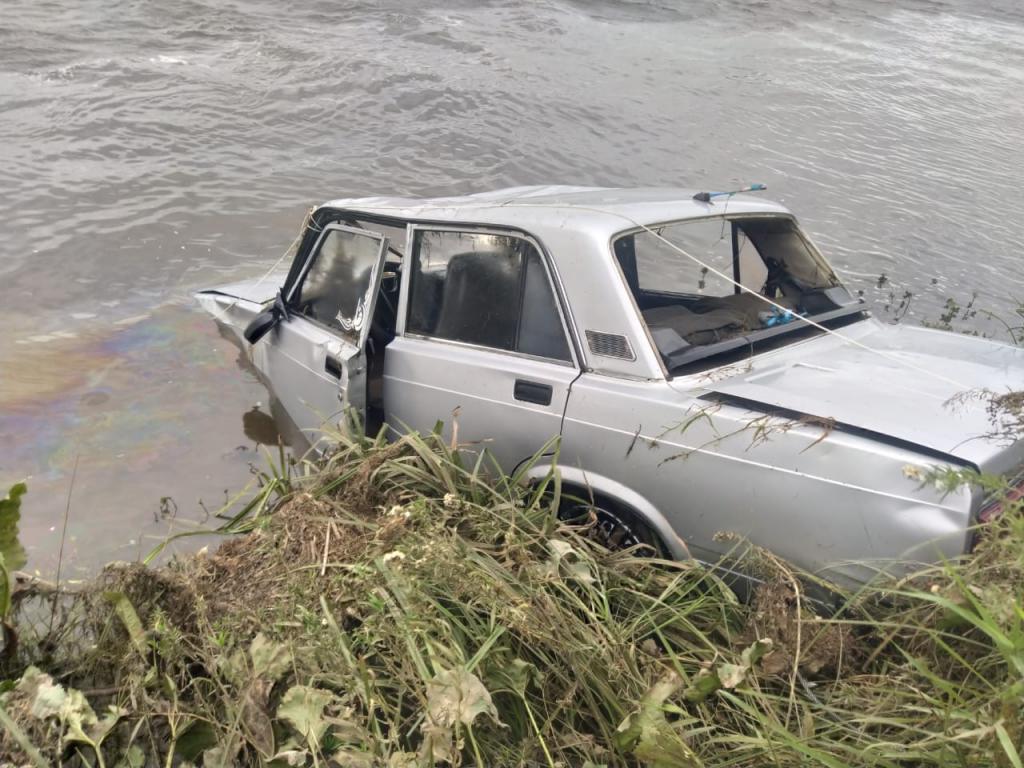 В Мечетлинском районе водолазы нашли машину на дне реки Ай