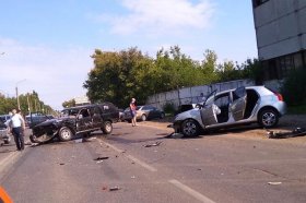Авария в Стерлитамаке: на перекрестке столкнулись два авто, пострадали водитель и пассажир