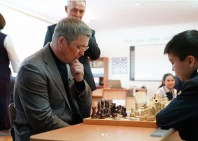 В Баймакском районе Радий Хабиров проиграл школьнику в шахматы