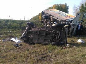 Авария в Чекмагушевском районе: грузовой фургон врезался в «Ниву», пострадали 6 человек