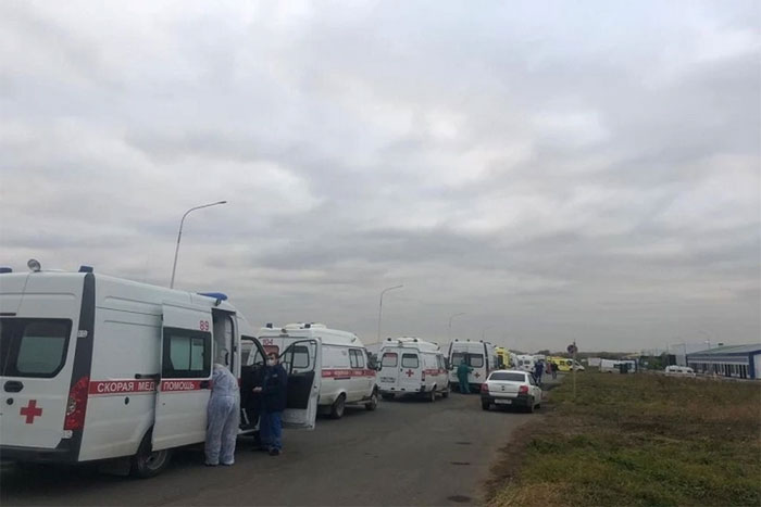 Жителей Башкирии напугала фотография длинной очереди скорых машин в ковид-госпиталь в Зубово