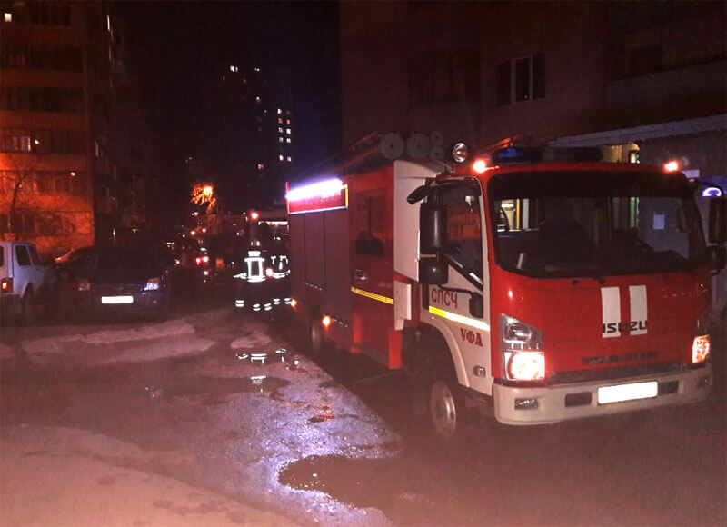 Пожар в Уфе: из многоэтажного дома эвакуировали 60 человек, в том числе 12 детей, погибли 3 человека
