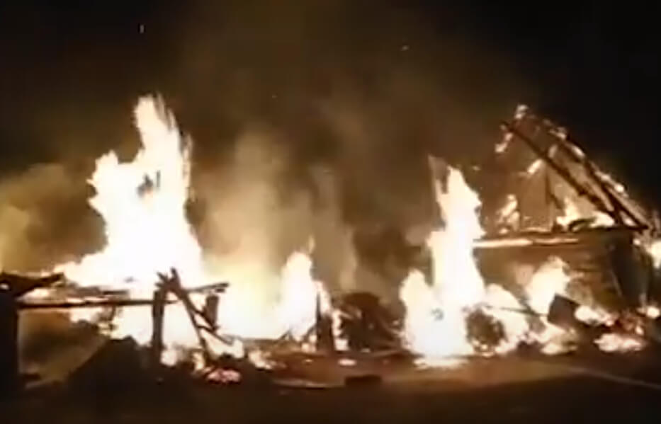 В Нуримановском районе сгорели надворные постройки | видео