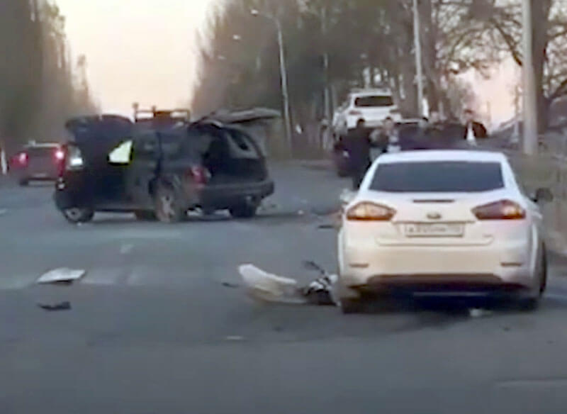Авария в Уфе: внедорожник опрокинулся, столкнувшись с другим автомобилем