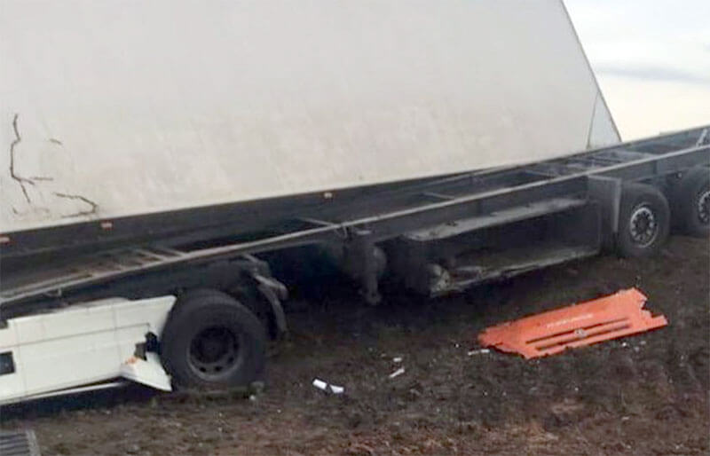 Авария в Туймазинском районе: на трассе столкнулись два грузовика | видео
